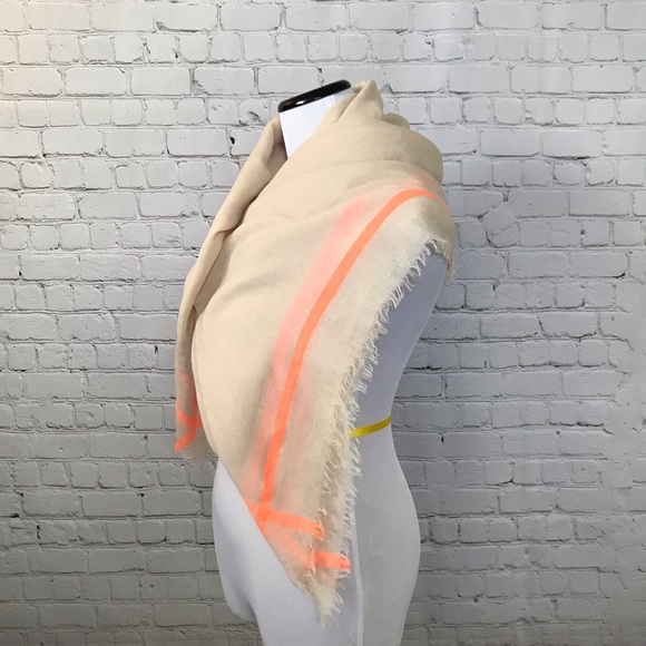 Versatile Blanket Scarf - Picture 6 of 8